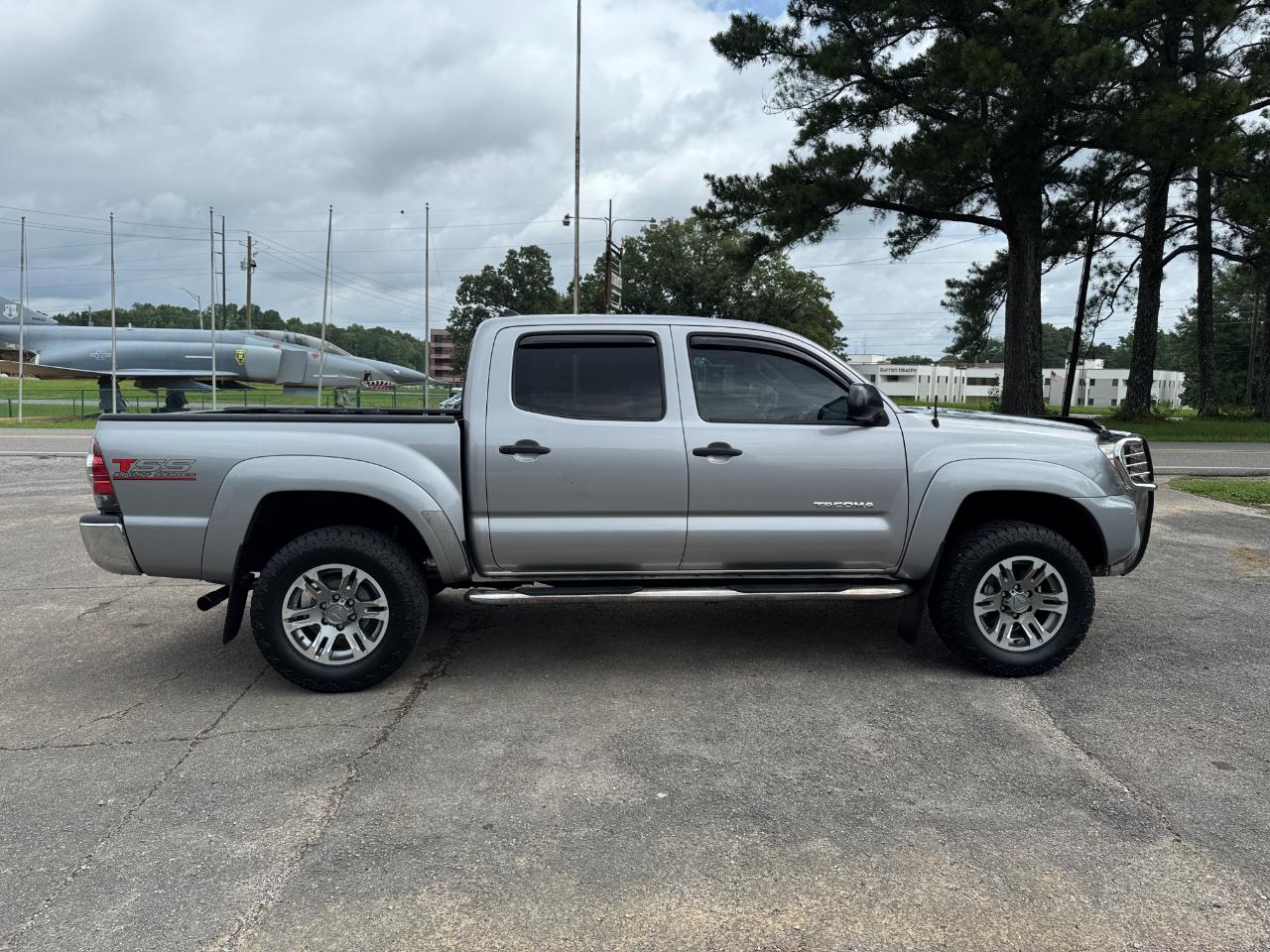 Toyota Tacoma PreRunner Double Cab V6 5AT 2WD 2015