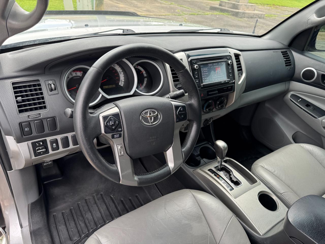 Toyota Tacoma PreRunner Double Cab V6 5AT 2WD 2015
