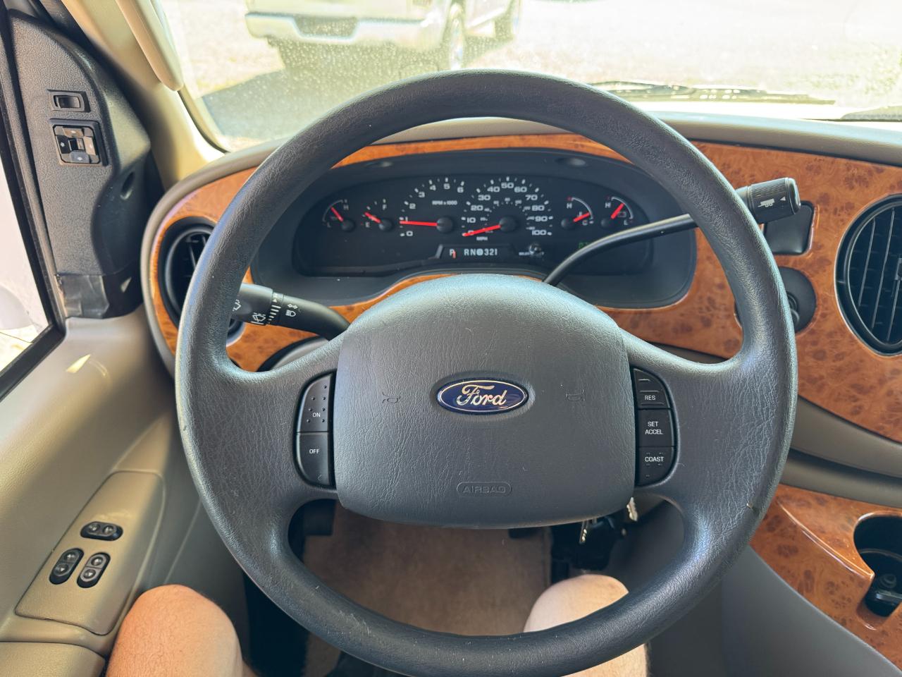 Ford Econoline E-450 2008