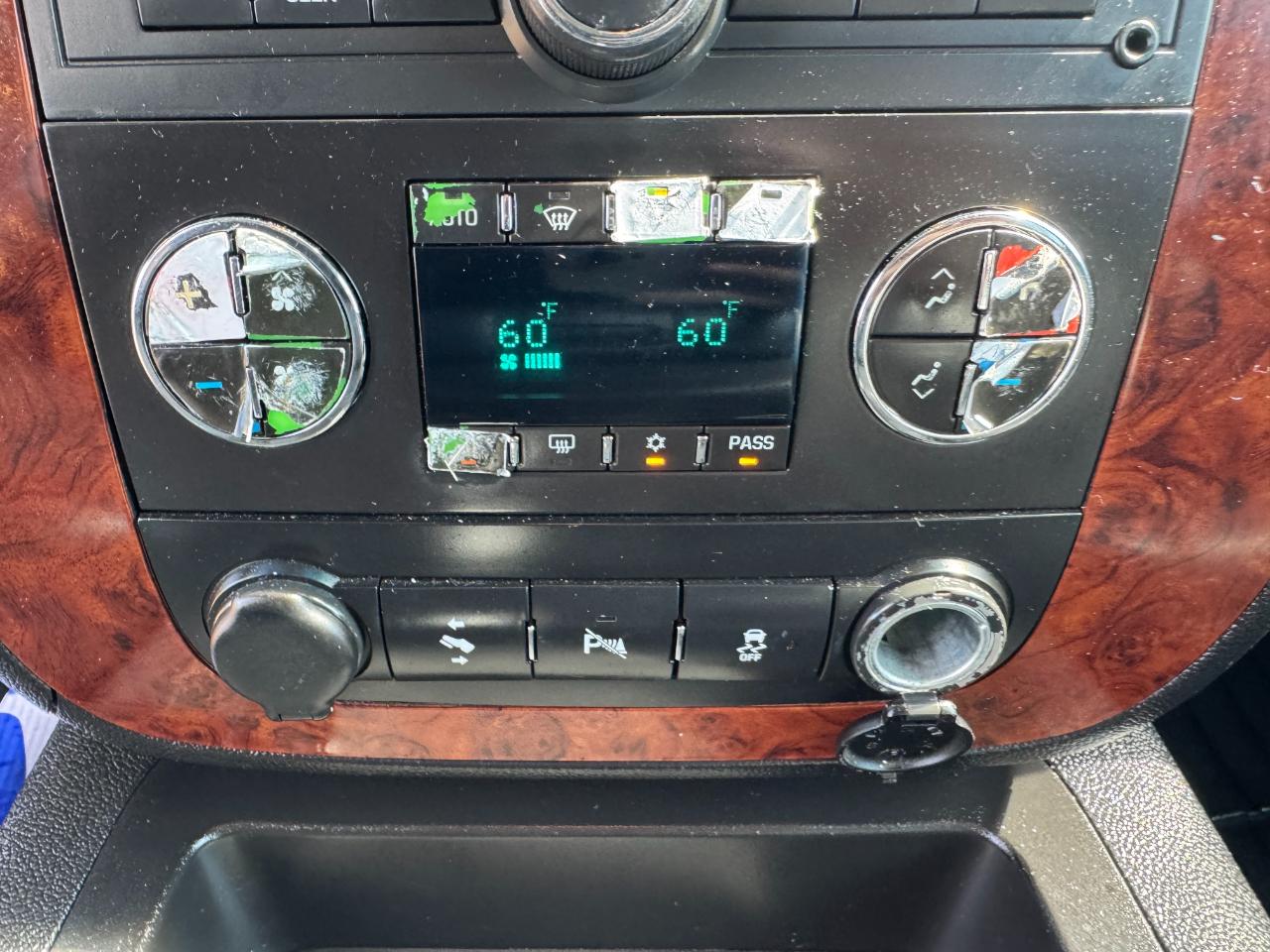 Chevrolet Suburban LT 1500 2WD 2014