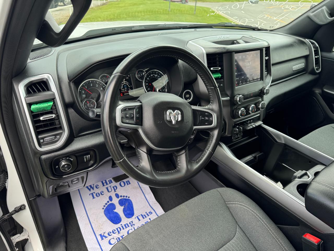 RAM 1500 Big Horn Quad Cab 4WD 2021