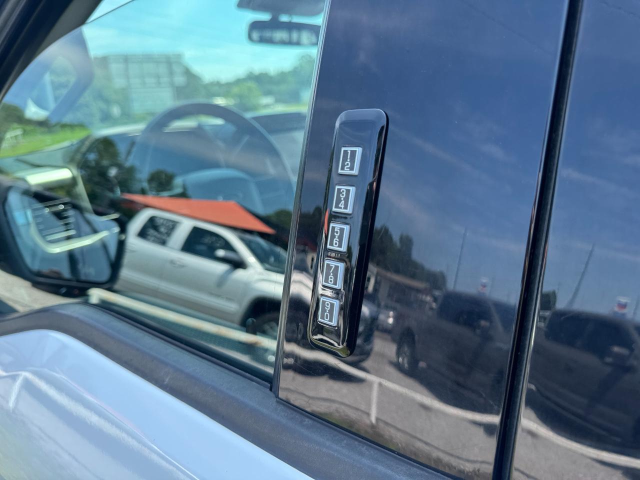Ford F-150 XLT SuperCrew 5.5-ft. Bed 4WD 2023