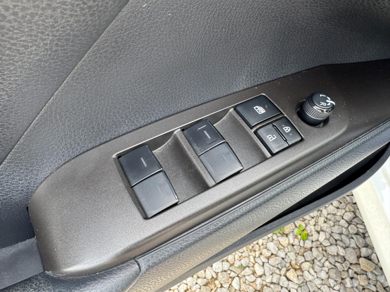 Toyota Camry Hybrid LE 2023