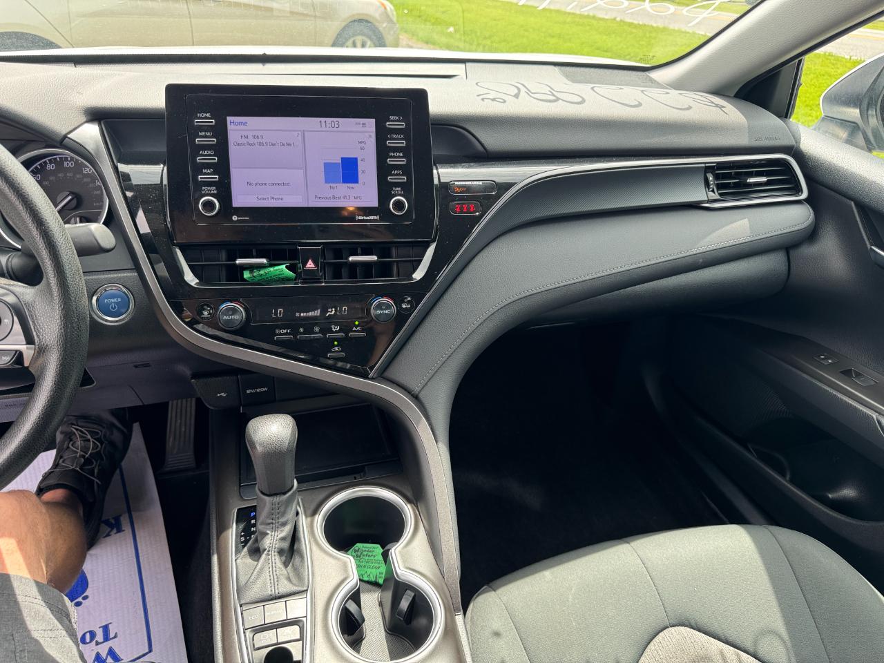 Toyota Camry Hybrid LE 2023