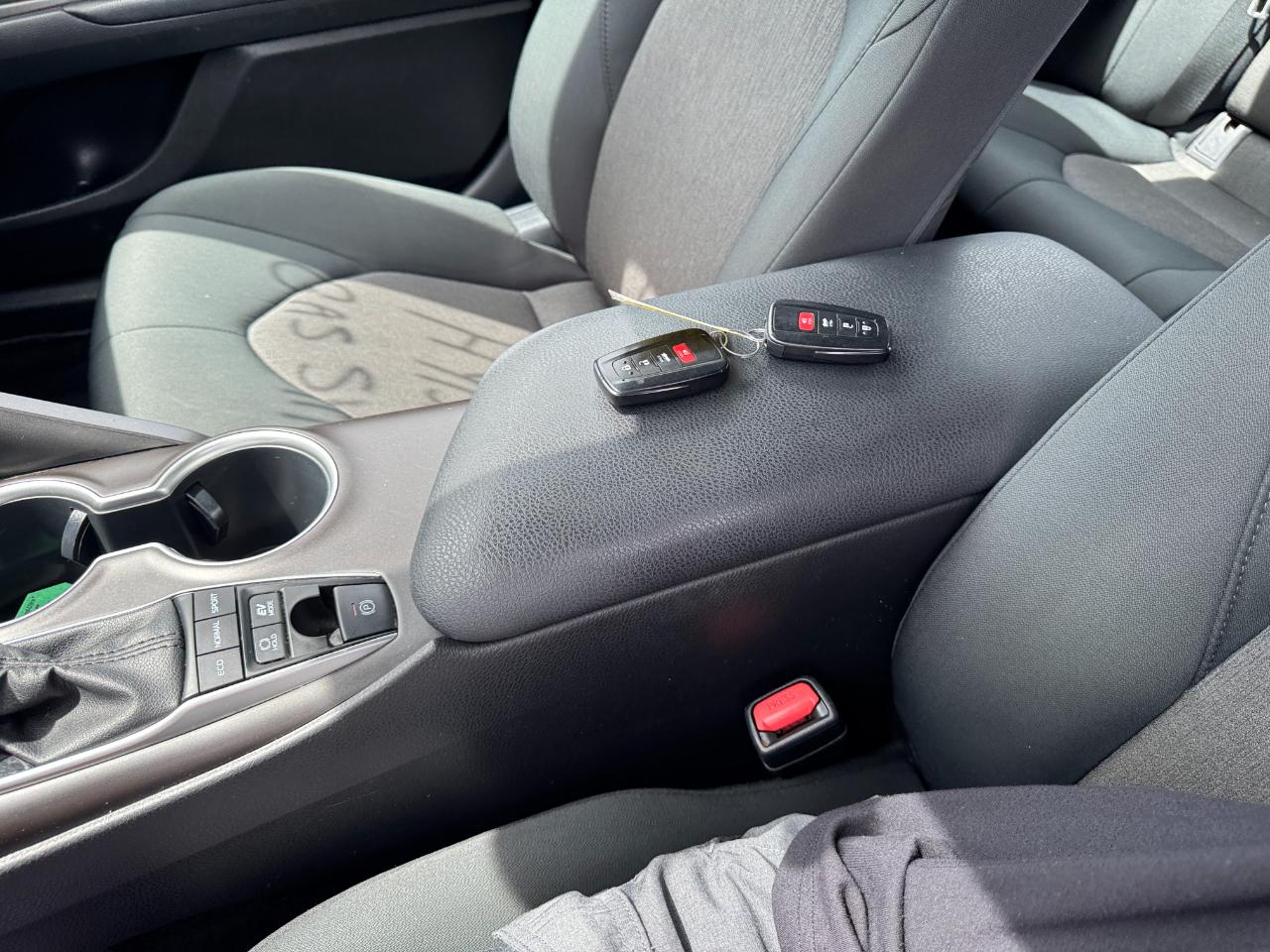 Toyota Camry Hybrid LE 2023