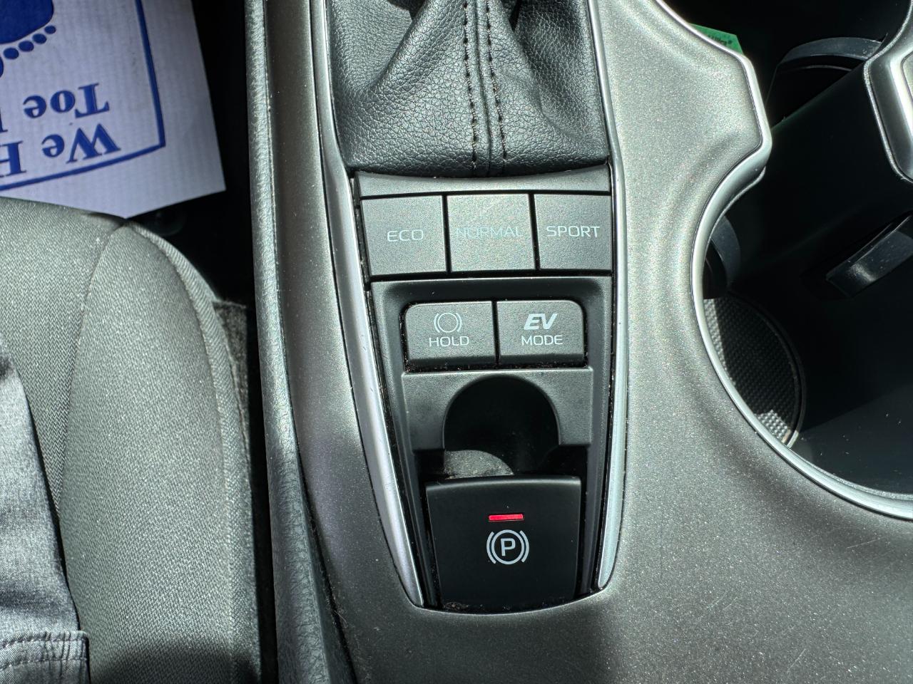 Toyota Camry Hybrid LE 2023