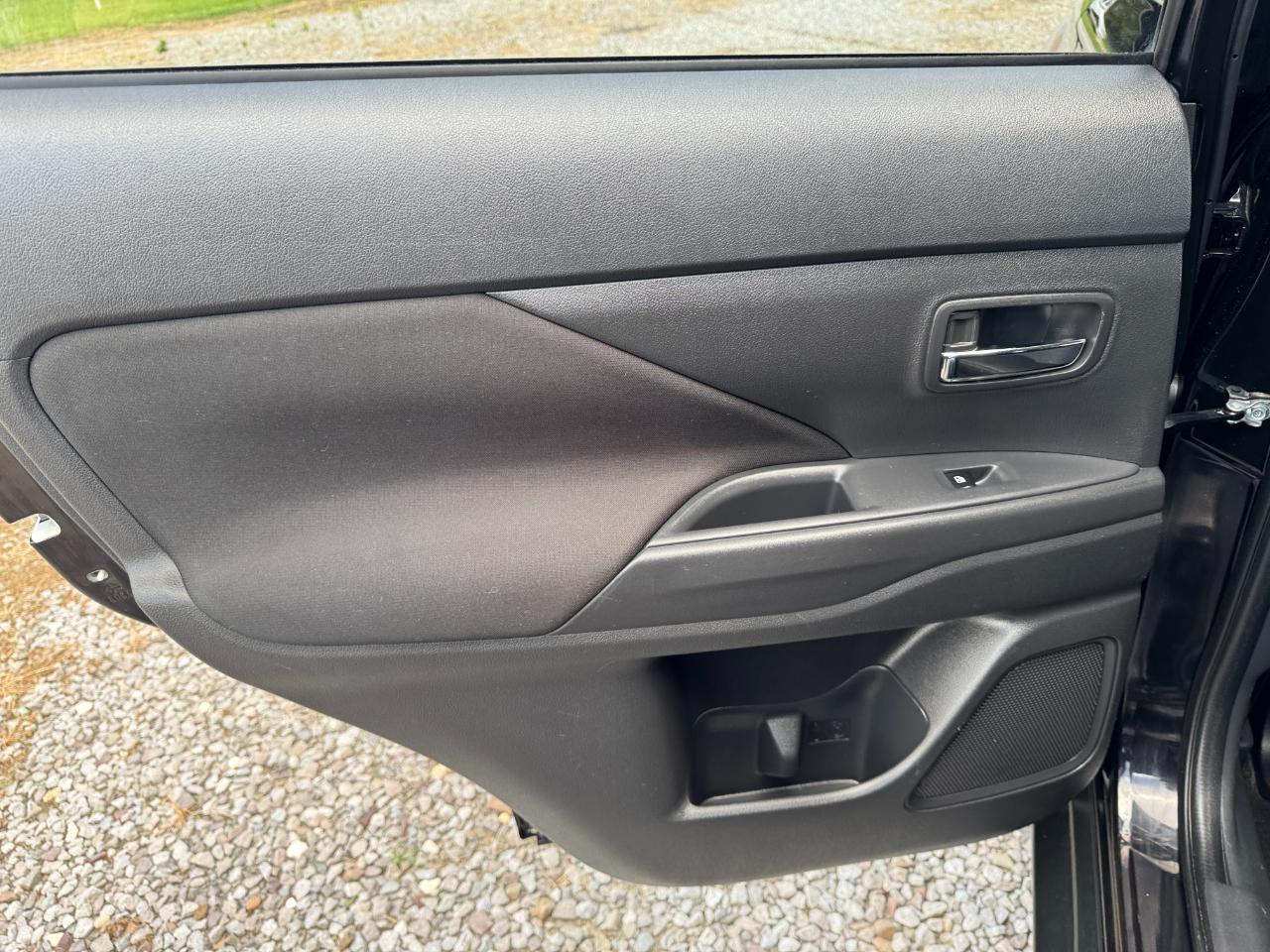 Mitsubishi Outlander ES 2WD 2018