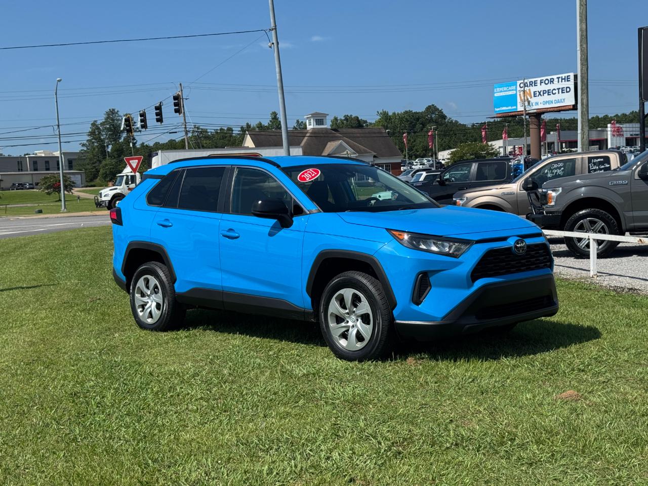 Toyota RAV4 LE 2021