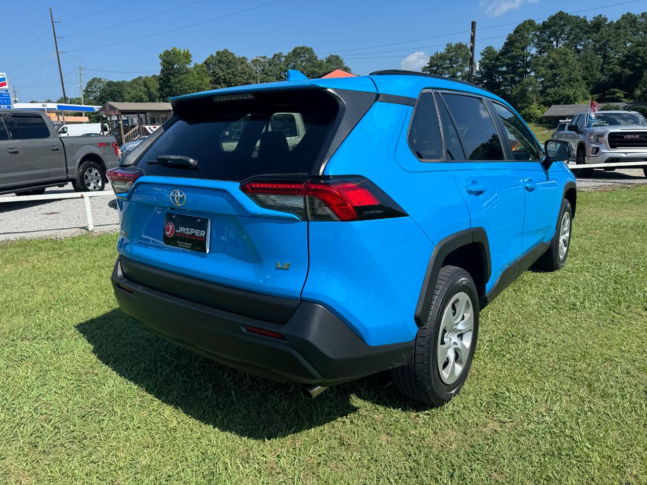 Toyota RAV4 LE 2021
