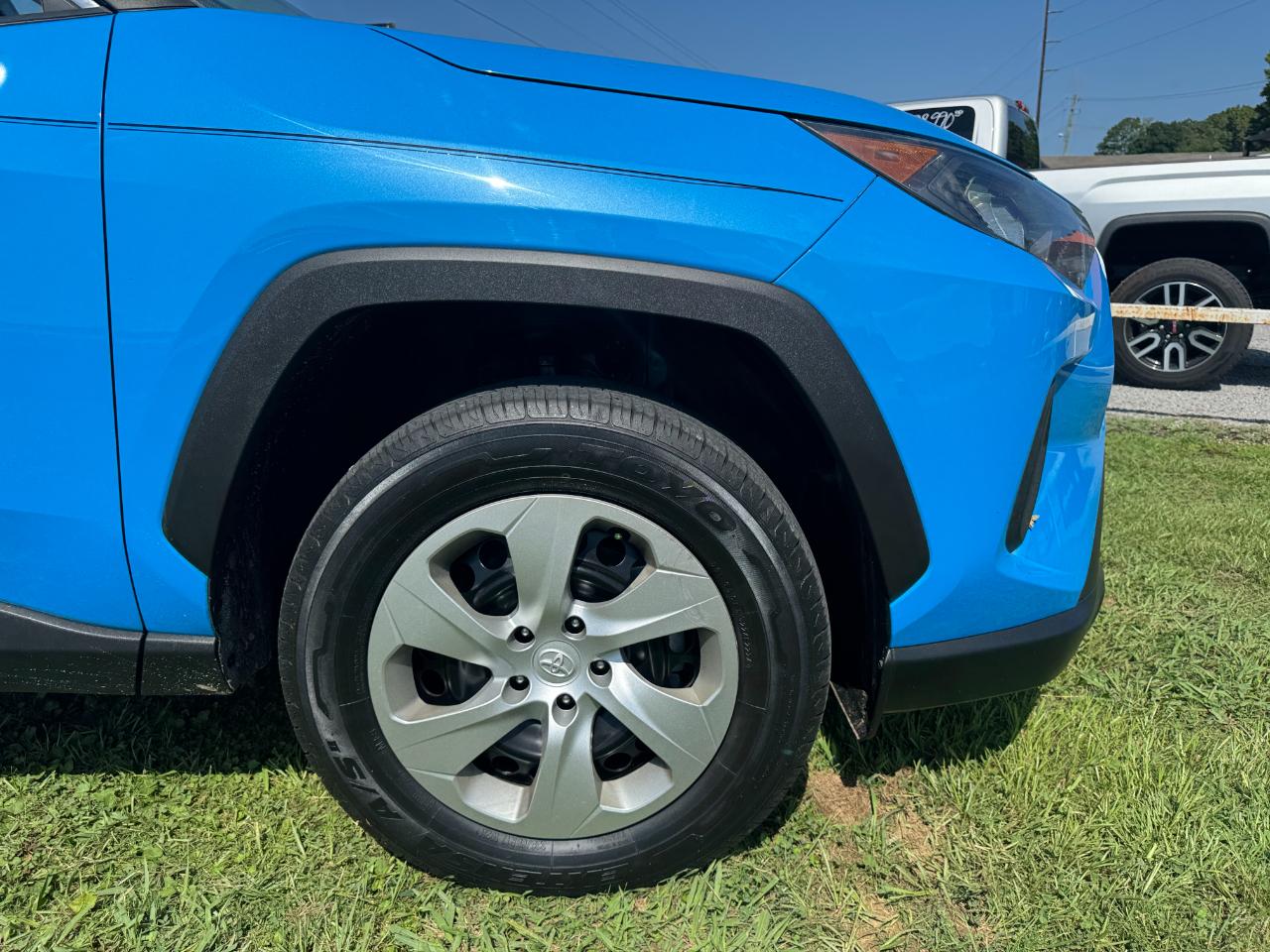 Toyota RAV4 LE 2021