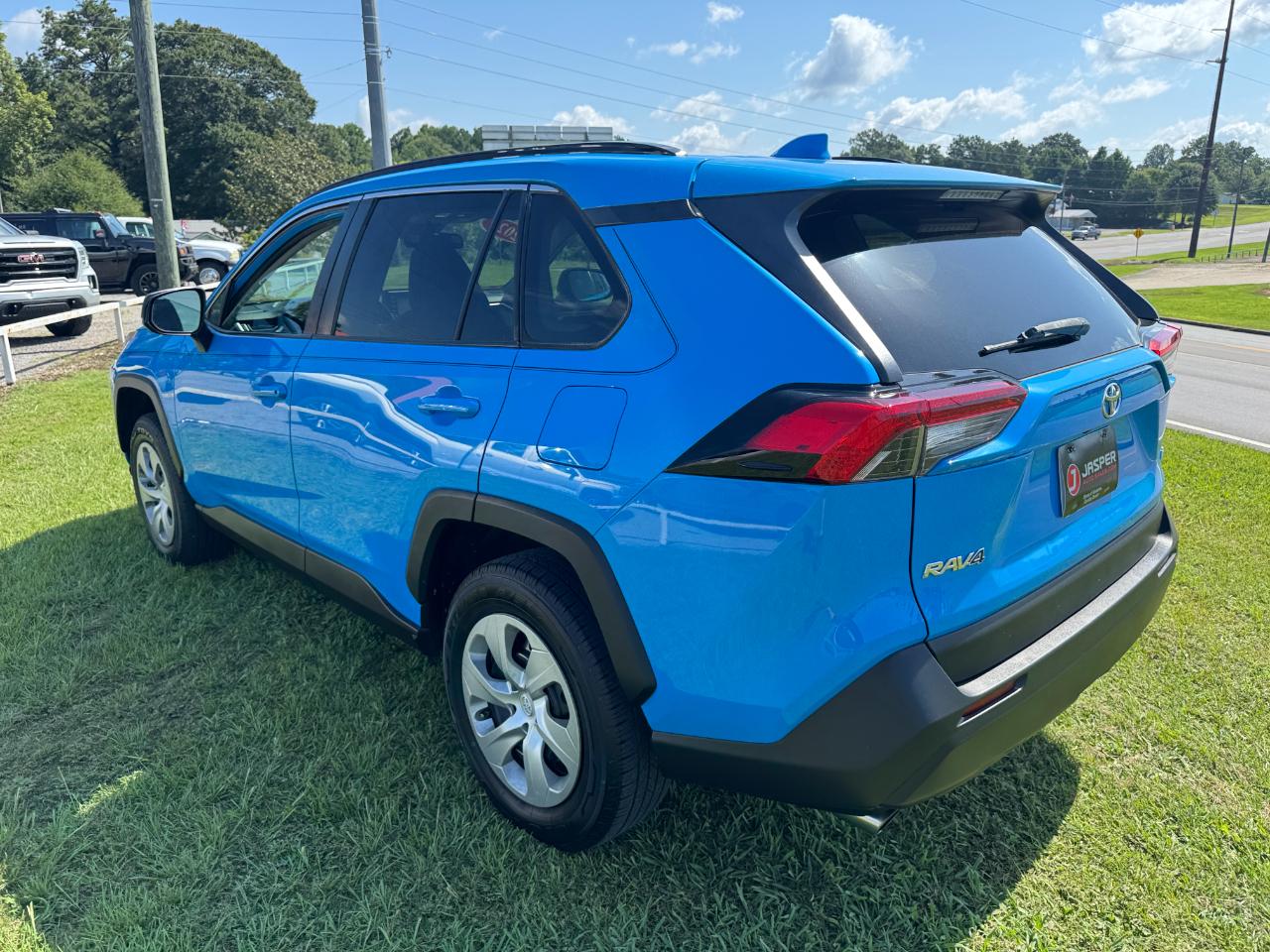 Toyota RAV4 LE 2021