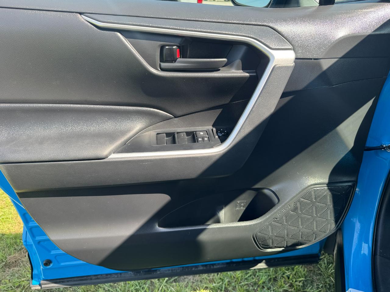 Toyota RAV4 LE 2021