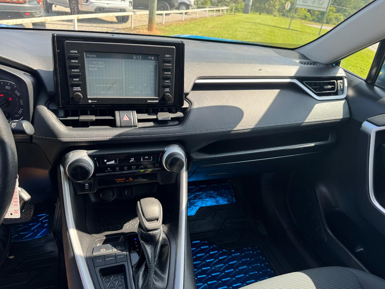 Toyota RAV4 LE 2021