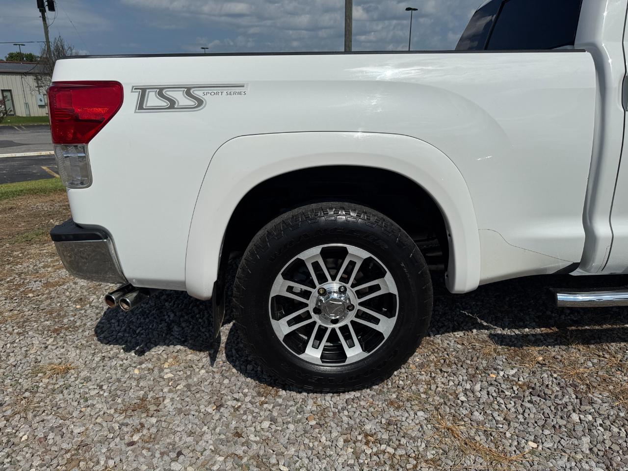 Toyota Tundra Tundra-Grade 5.7L FFV Double Cab 4WD 2013