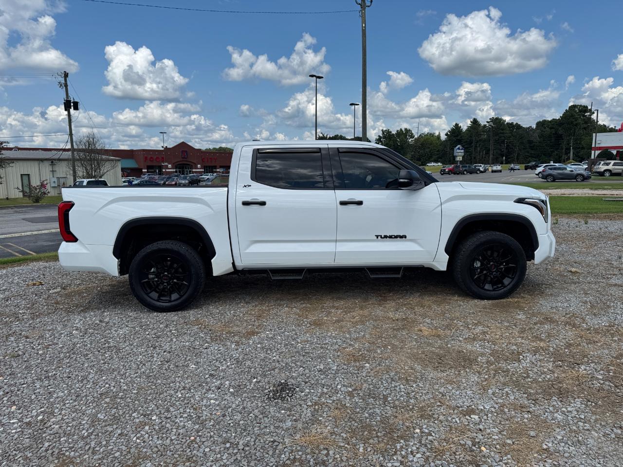 Toyota Tundra SR5 CrewMax 4WD 2023