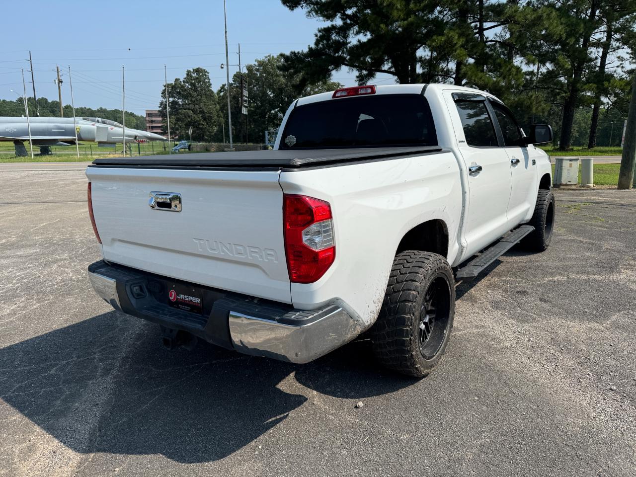 Toyota Tundra Limited 5.7L CrewMax 2WD 2015