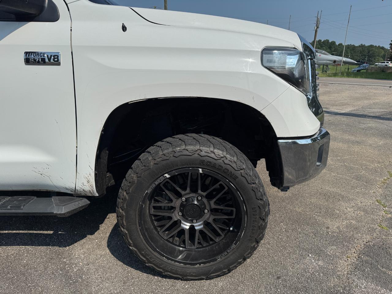 Toyota Tundra Limited 5.7L CrewMax 2WD 2015