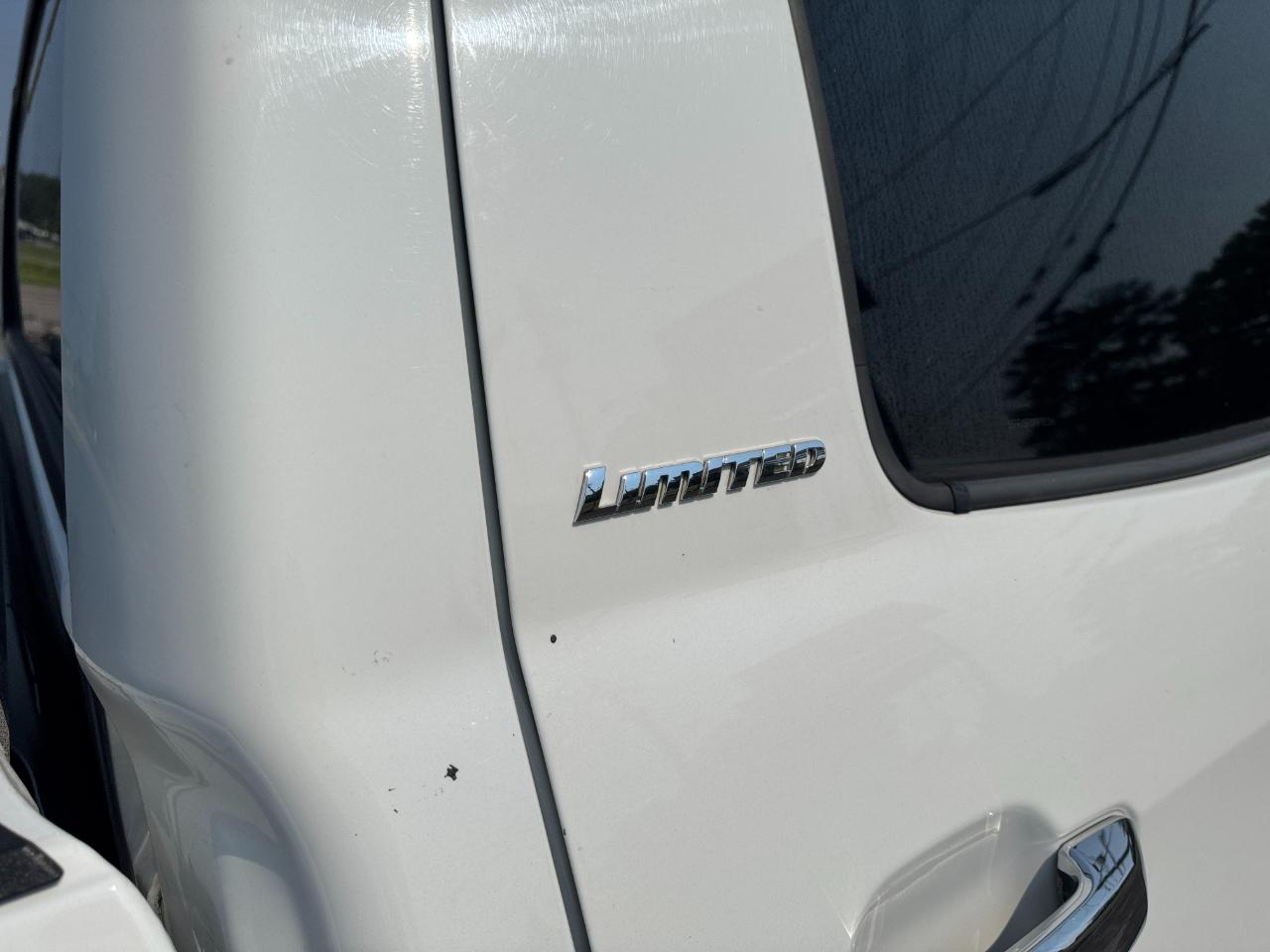 Toyota Tundra Limited 5.7L CrewMax 2WD 2015