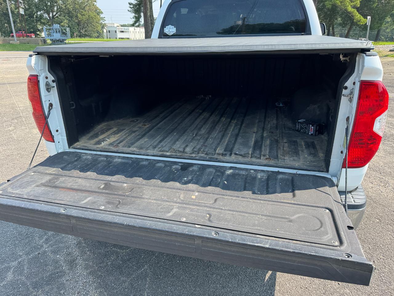 Toyota Tundra Limited 5.7L CrewMax 2WD 2015