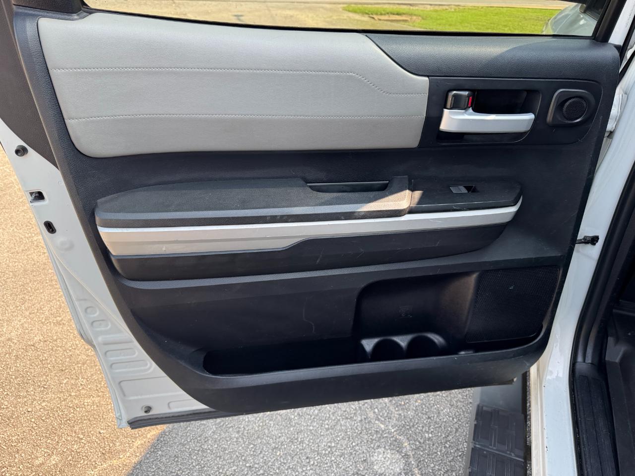 Toyota Tundra Limited 5.7L CrewMax 2WD 2015