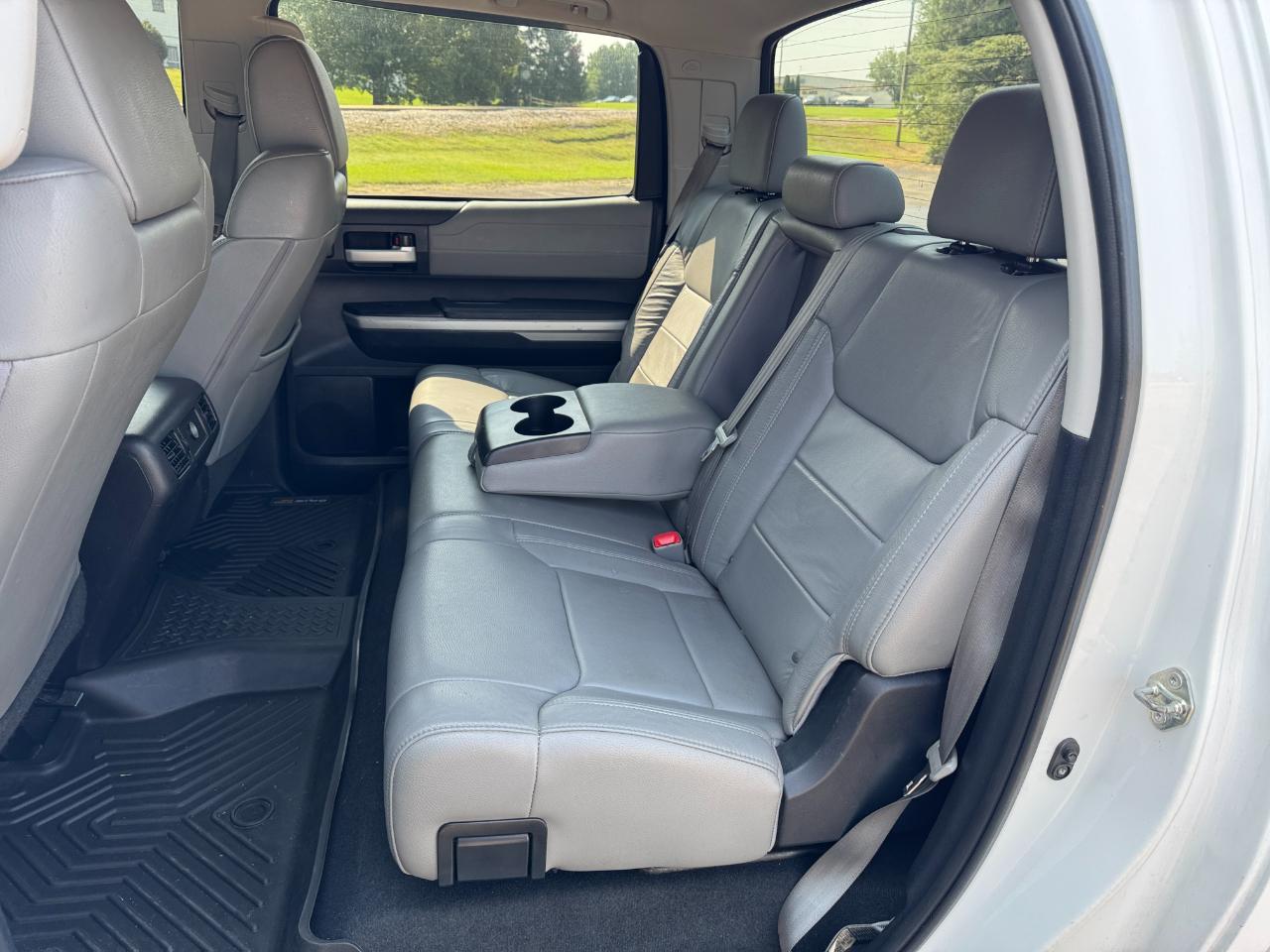 Toyota Tundra Limited 5.7L CrewMax 2WD 2015