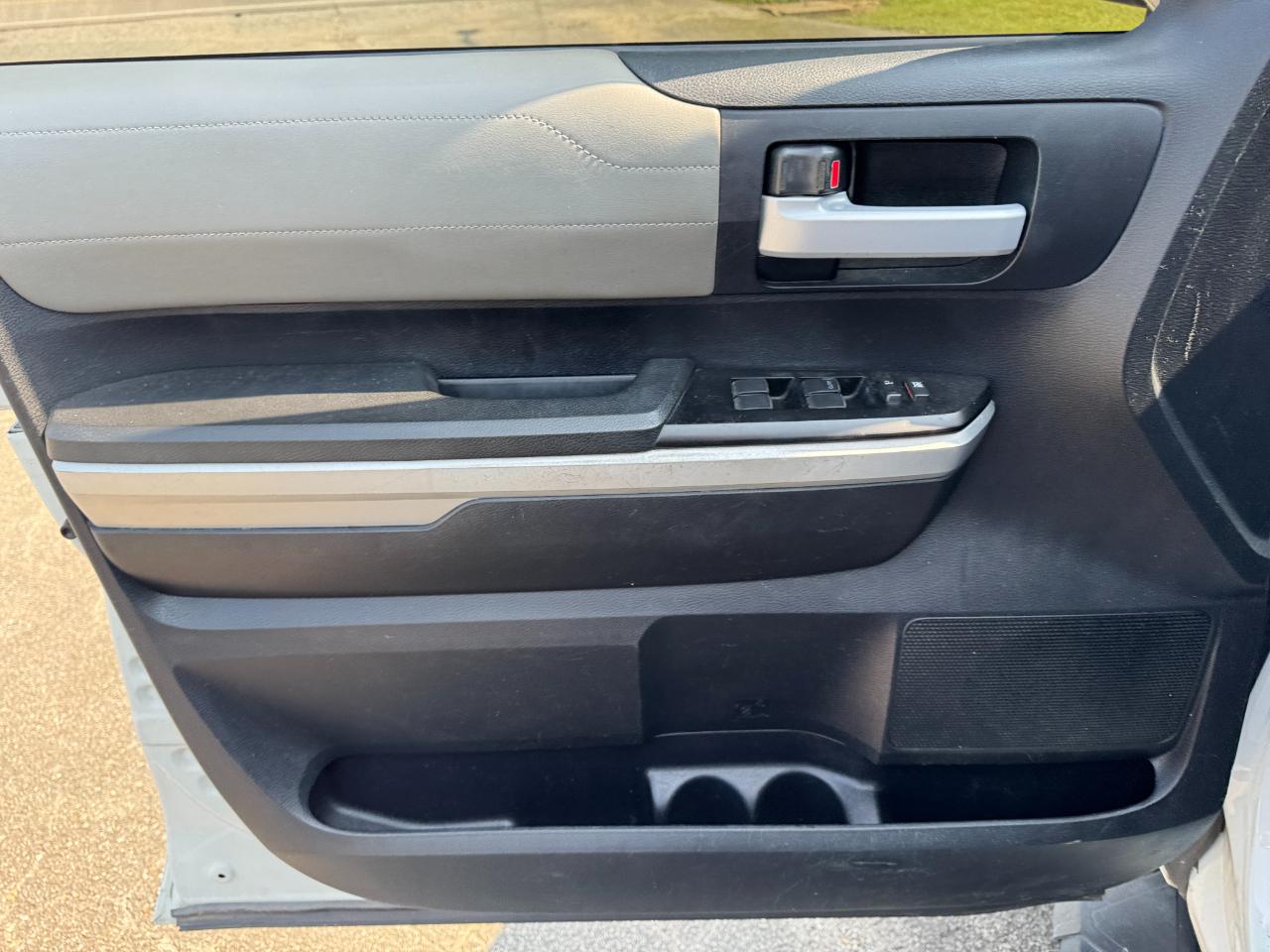 Toyota Tundra Limited 5.7L CrewMax 2WD 2015