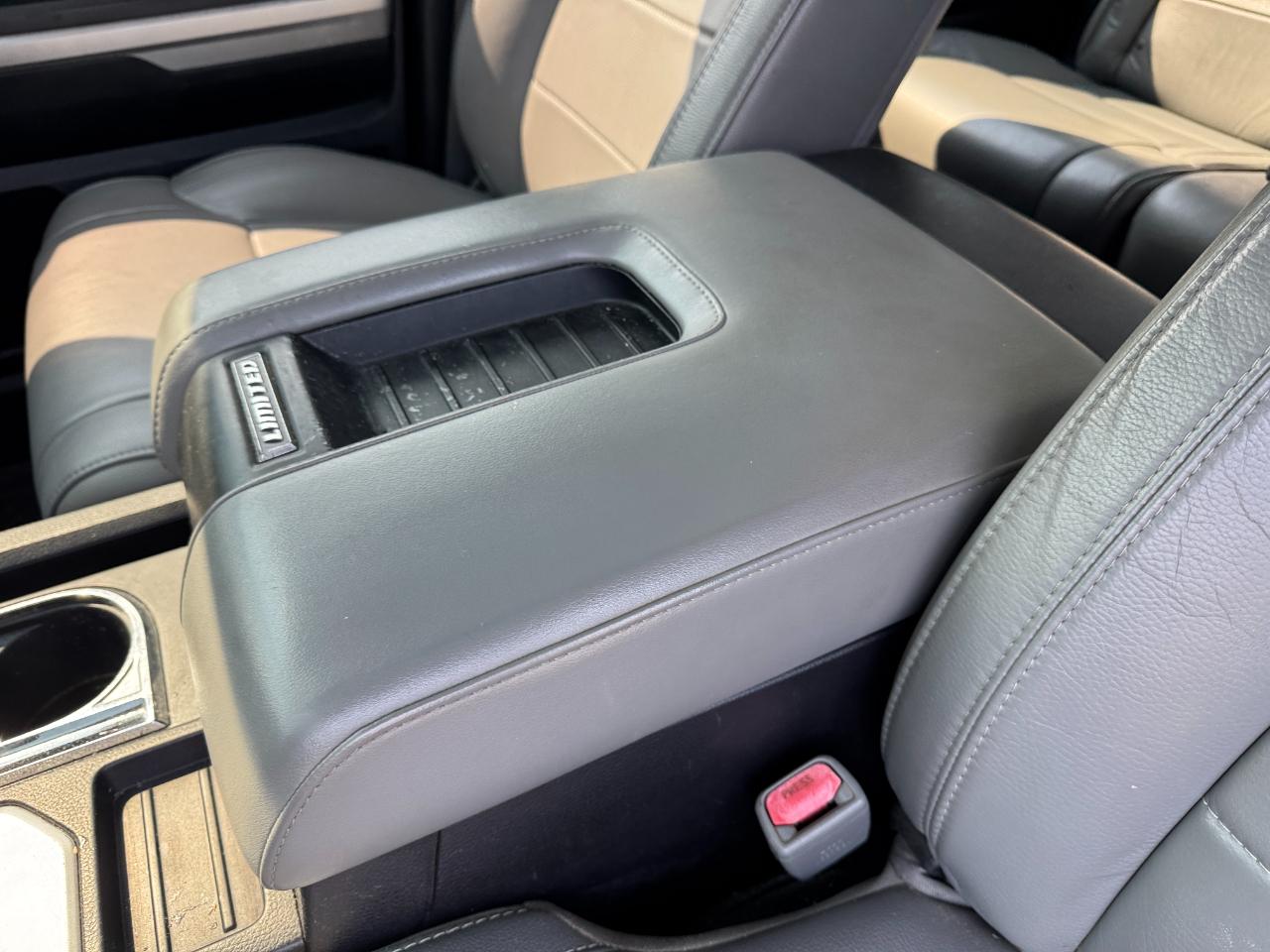 Toyota Tundra Limited 5.7L CrewMax 2WD 2015