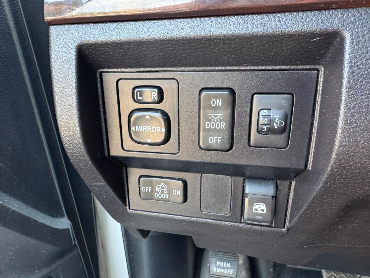 Toyota Tundra Limited 5.7L CrewMax 2WD 2015