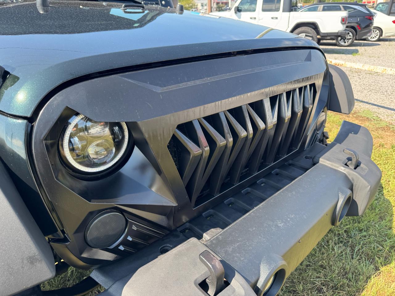 Jeep Wrangler Unlimited Sahara 4WD 2012
