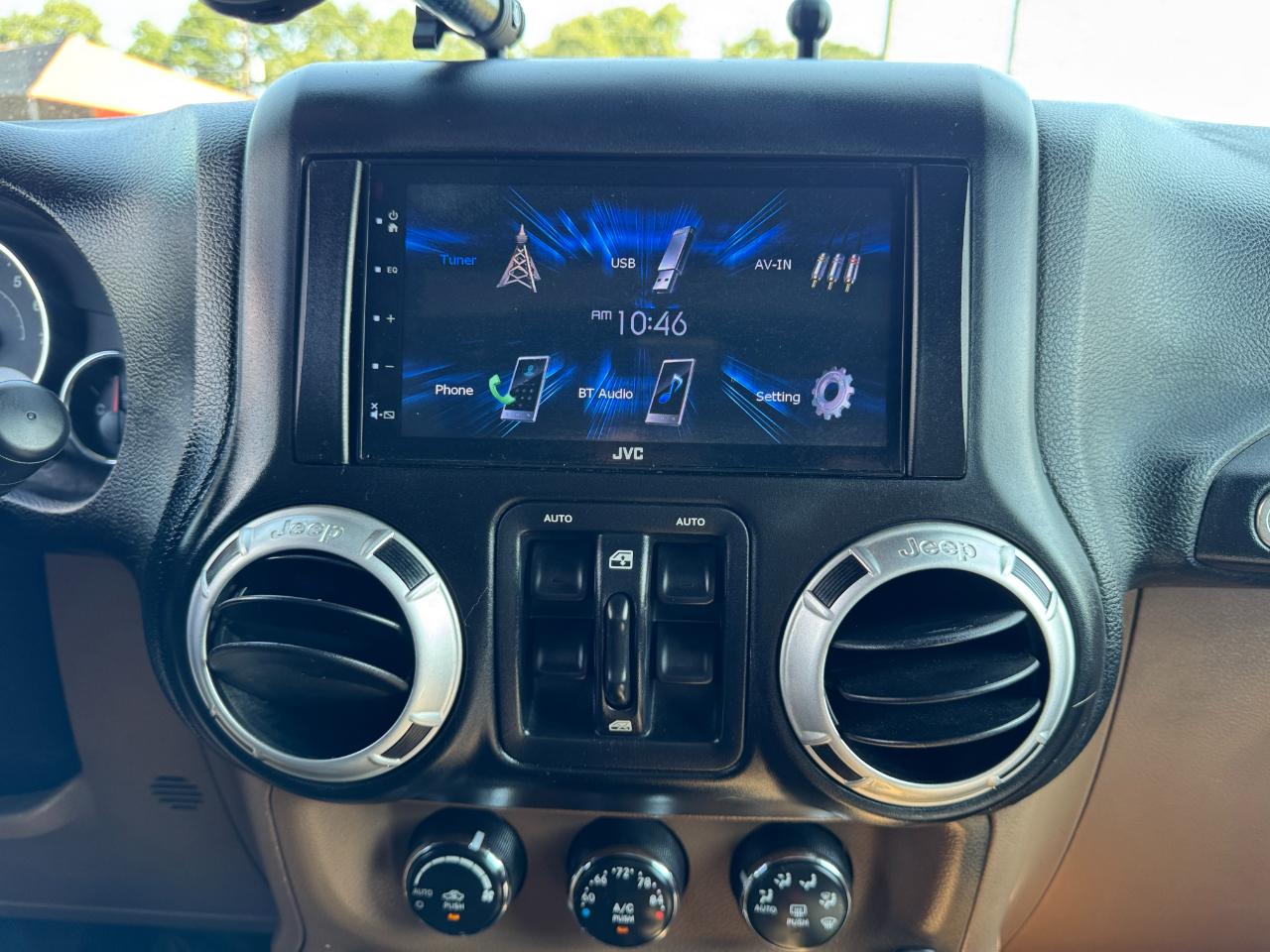 Jeep Wrangler Unlimited Sahara 4WD 2012