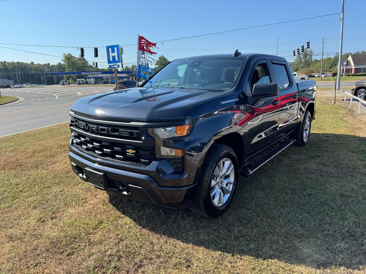 Chevrolet Silverado 1500 Custom Crew Cab 4WD 2023