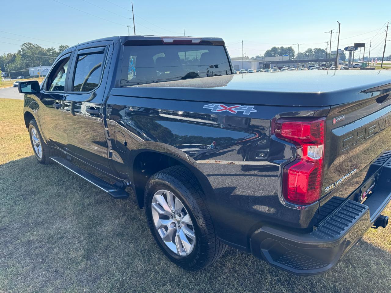 Chevrolet Silverado 1500 Custom Crew Cab 4WD 2023