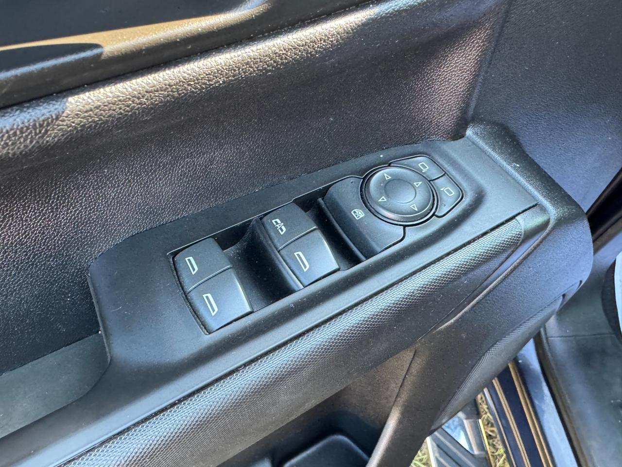 Chevrolet Silverado 1500 Custom Crew Cab 4WD 2023