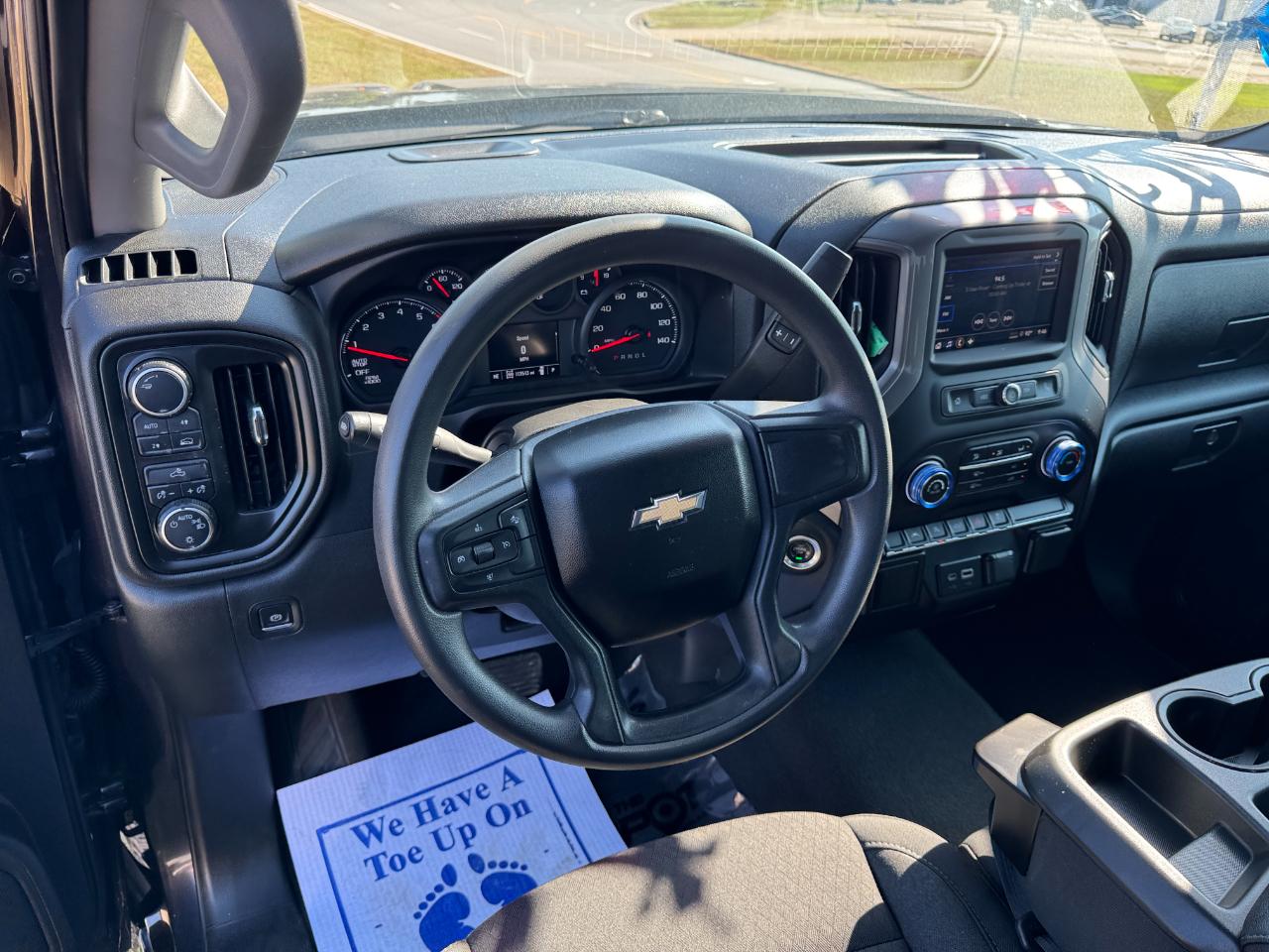 Chevrolet Silverado 1500 Custom Crew Cab 4WD 2023