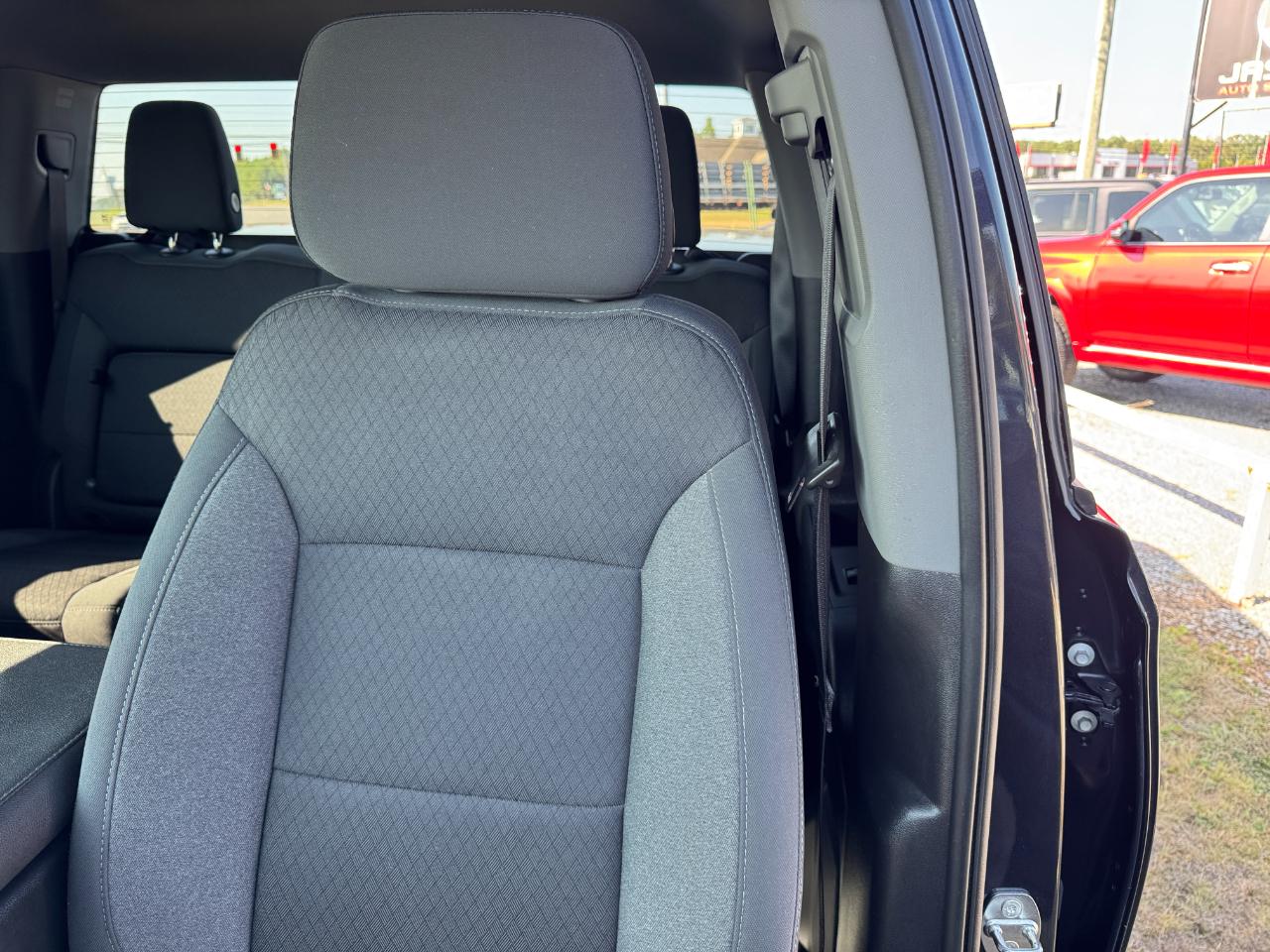 Chevrolet Silverado 1500 Custom Crew Cab 4WD 2023