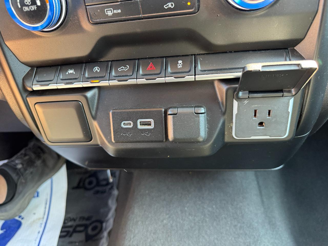Chevrolet Silverado 1500 Custom Crew Cab 4WD 2023