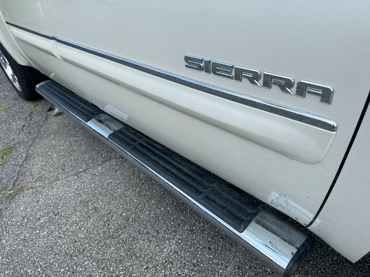 GMC Sierra 1500 SLT Crew Cab 4WD 2011