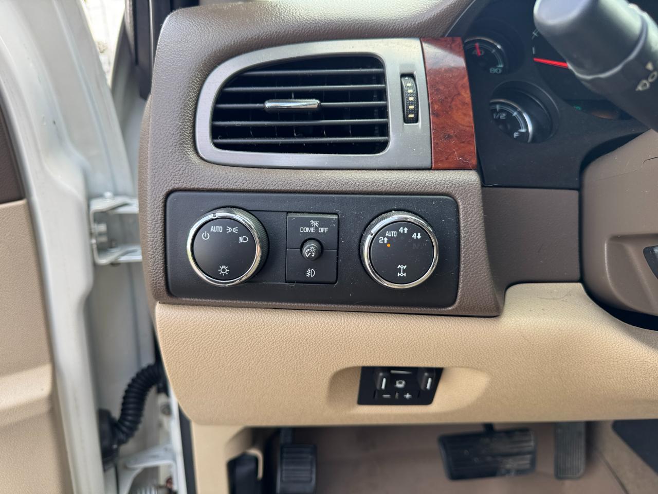 GMC Sierra 1500 SLT Crew Cab 4WD 2011