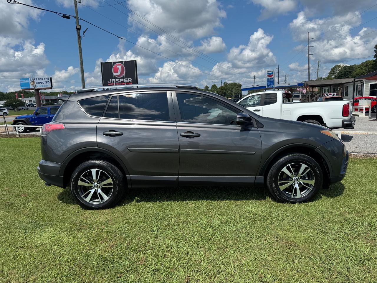 Toyota RAV4 XLE FWD 2017