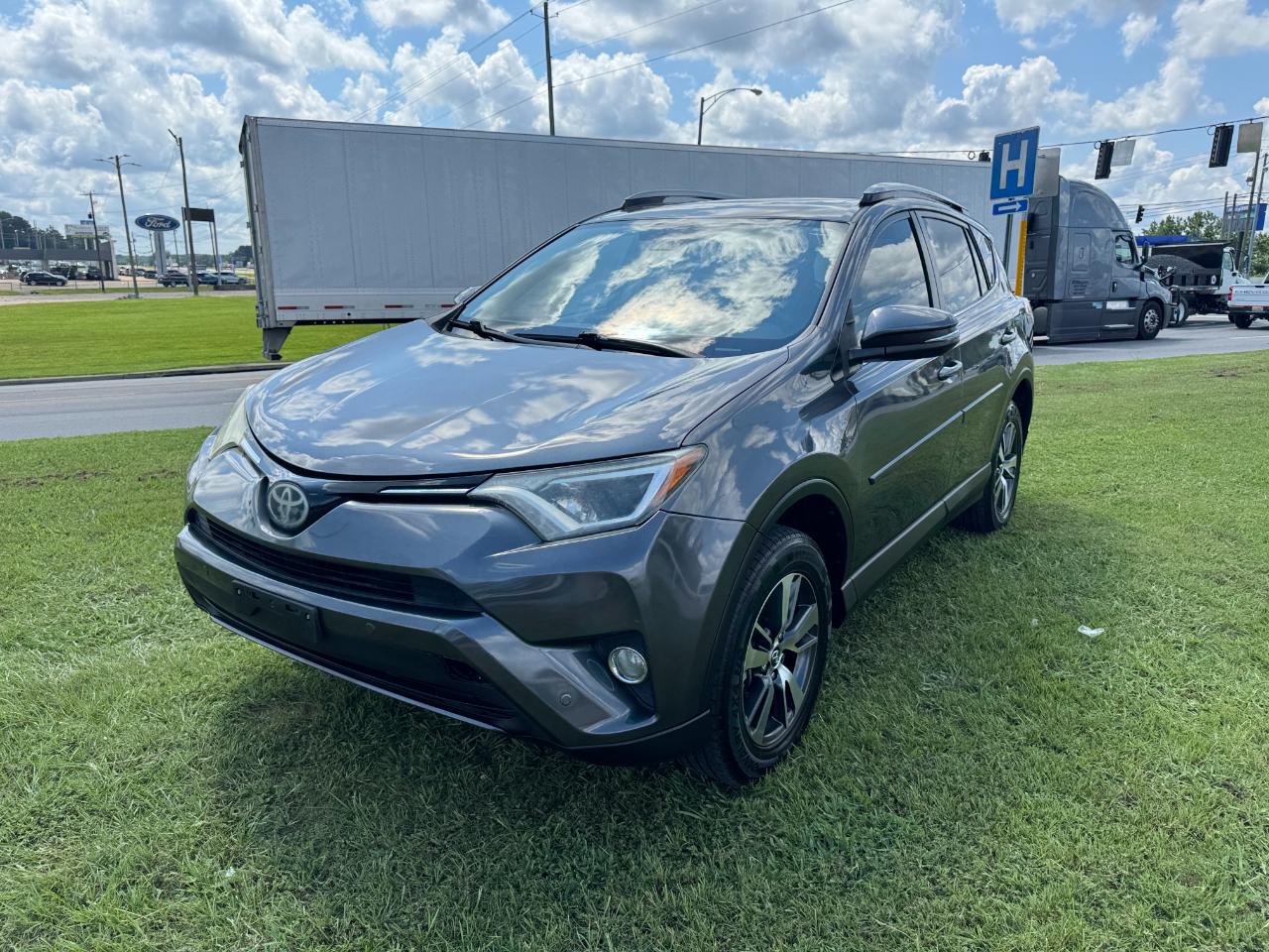 Toyota RAV4 XLE FWD 2017
