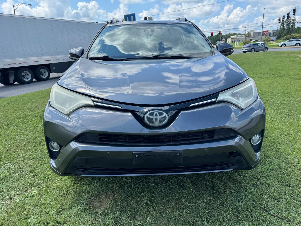 Toyota RAV4 XLE FWD 2017