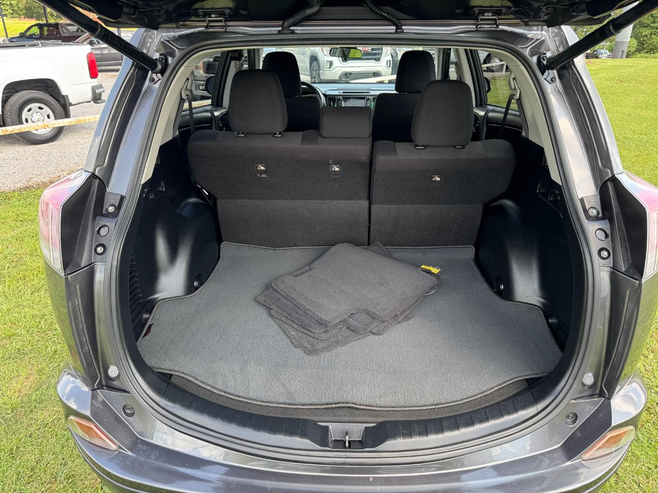 Toyota RAV4 XLE FWD 2017