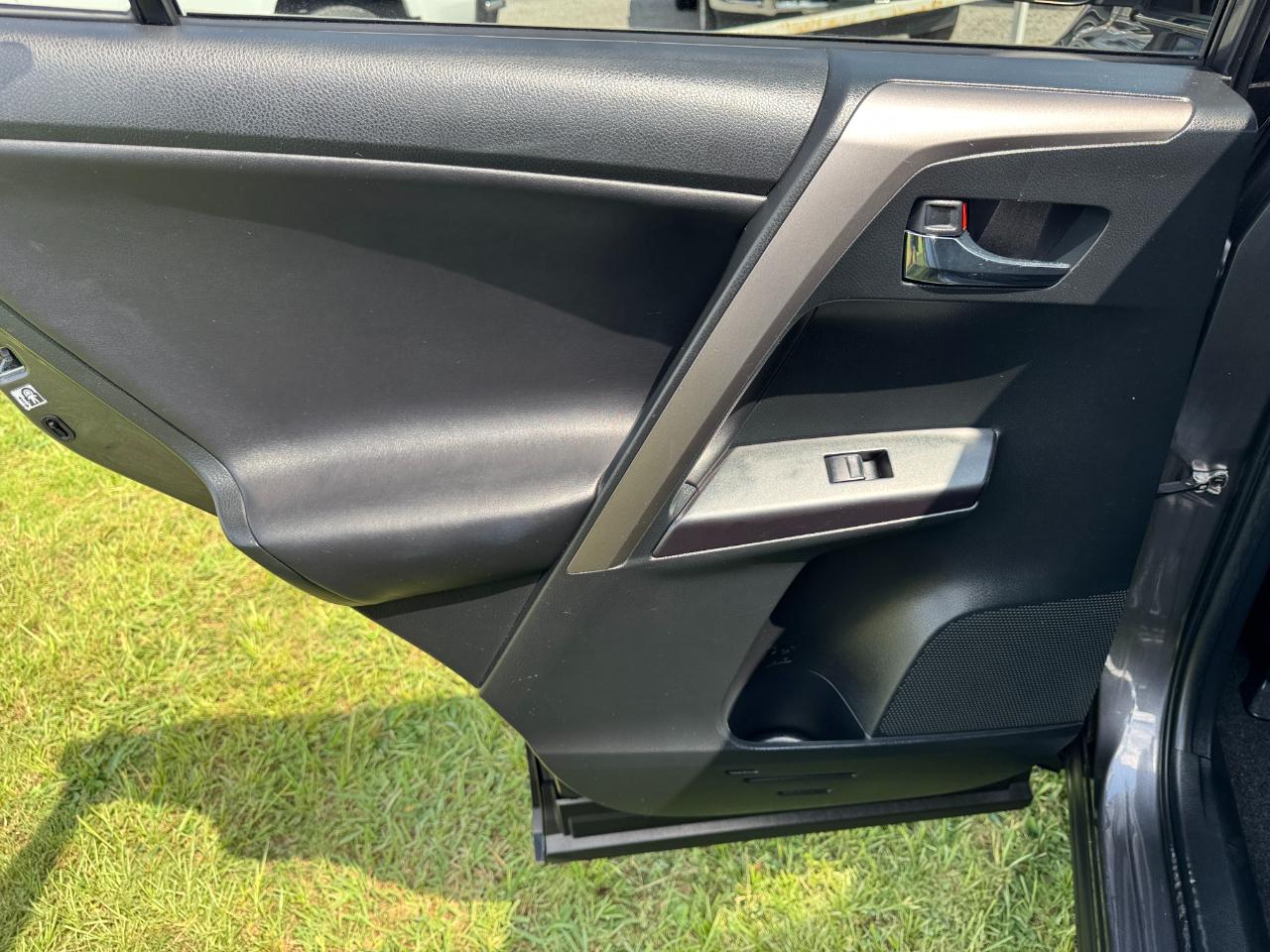Toyota RAV4 XLE FWD 2017
