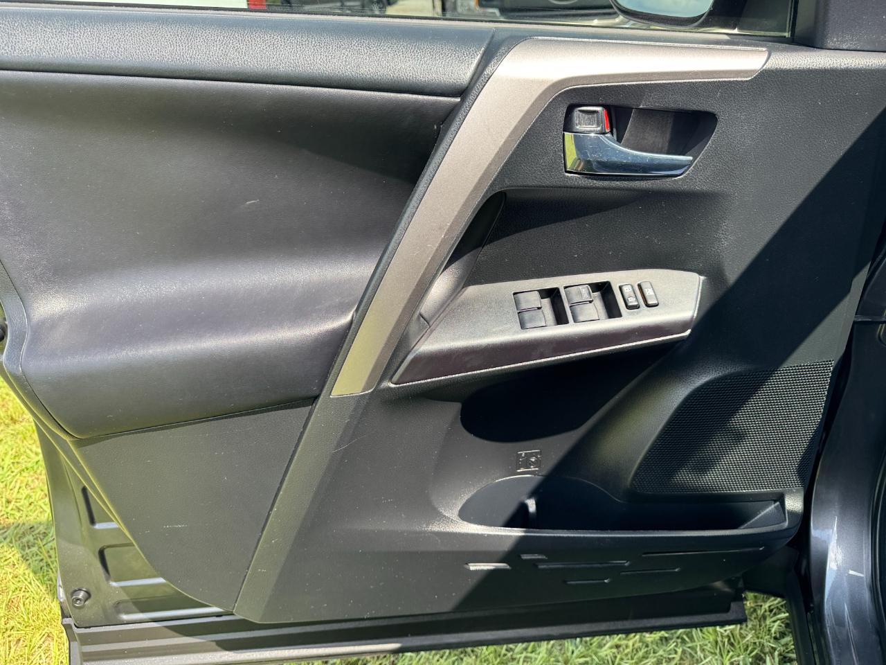 Toyota RAV4 XLE FWD 2017