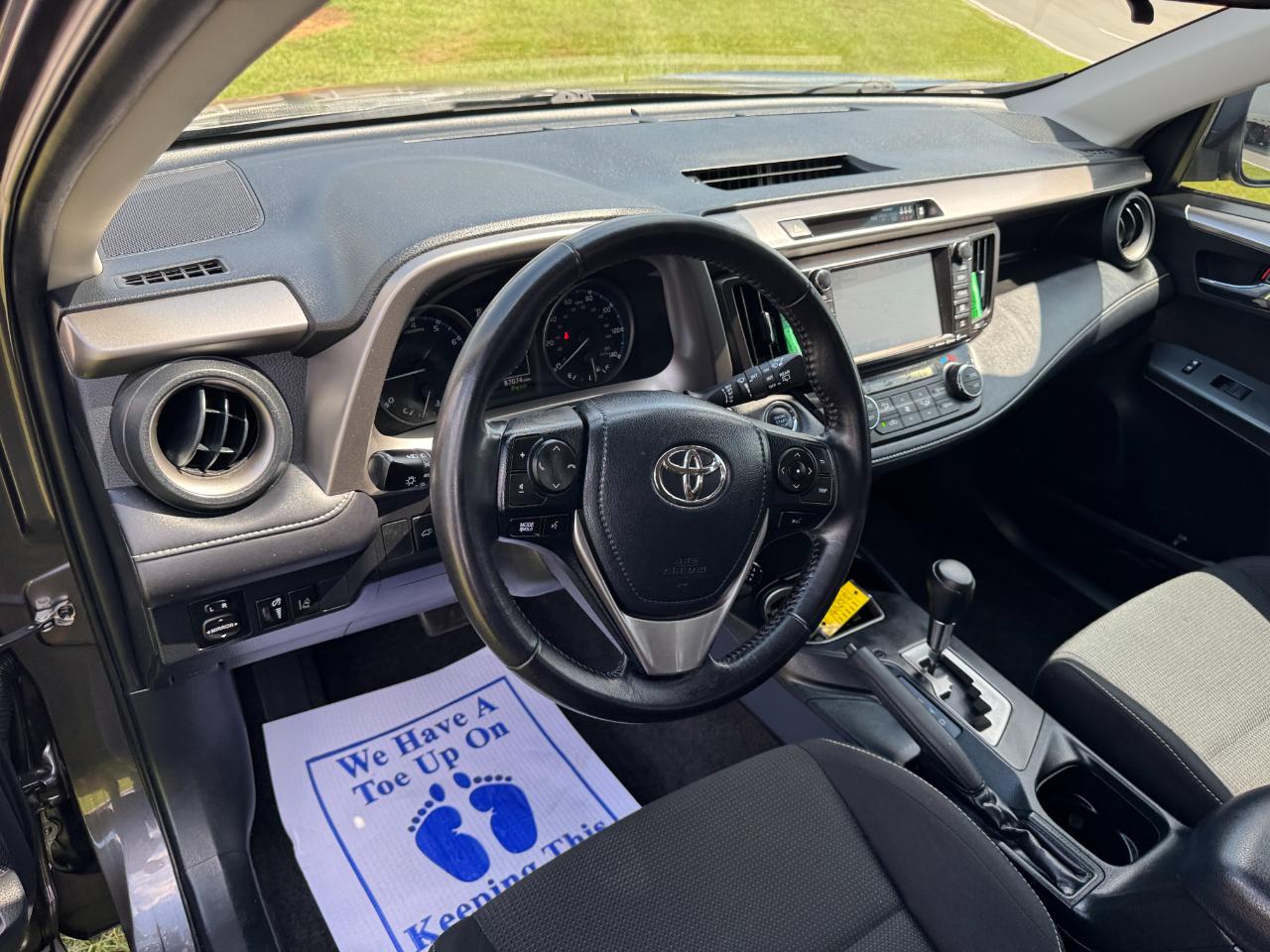 Toyota RAV4 XLE FWD 2017