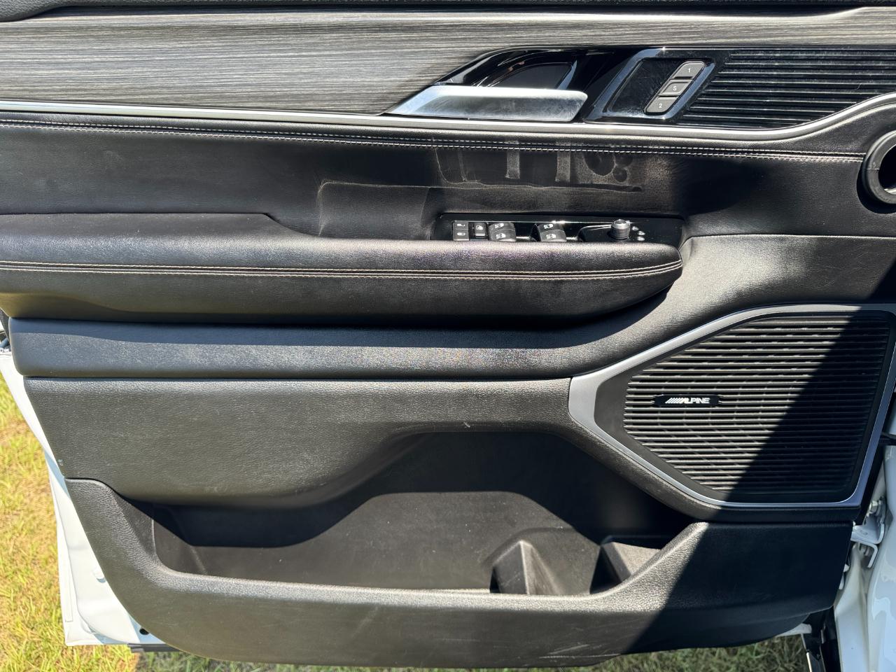 Jeep Wagoneer Series II 2024