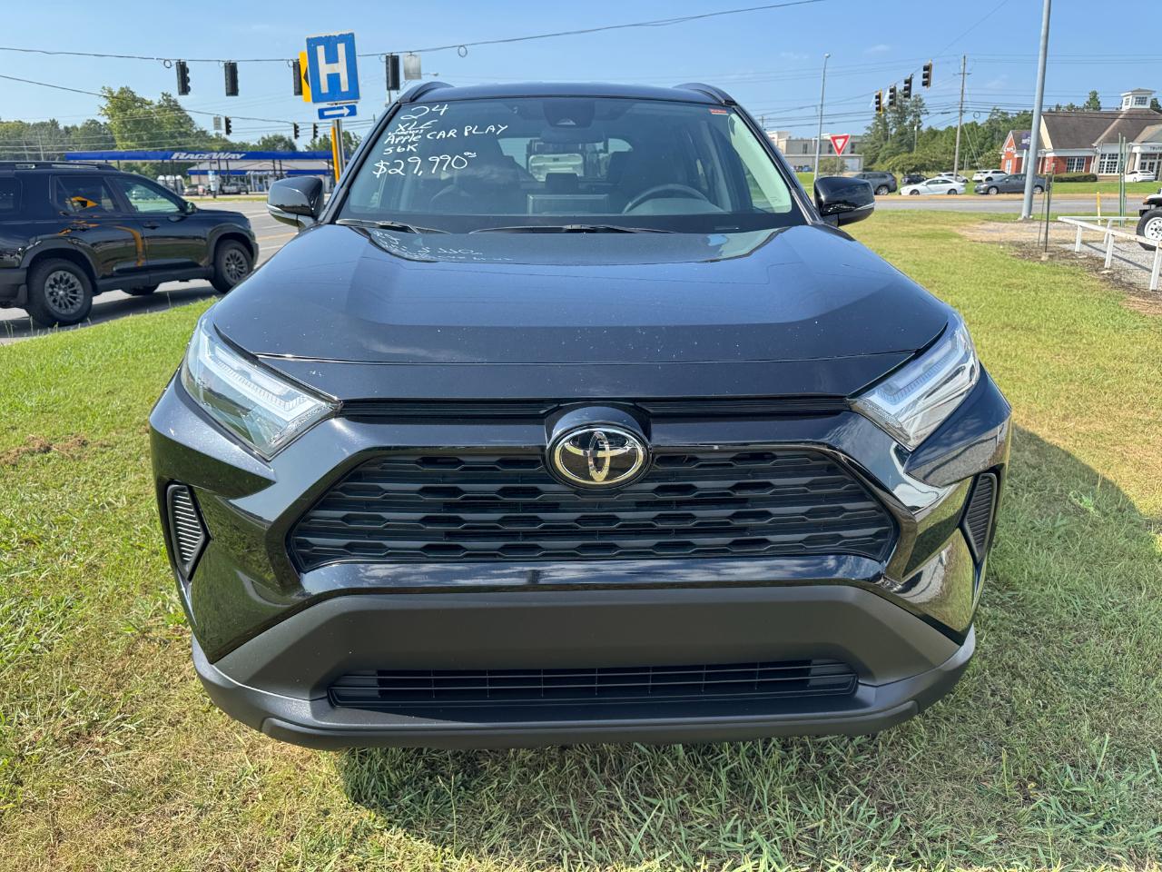 Toyota RAV4 XLE 2024