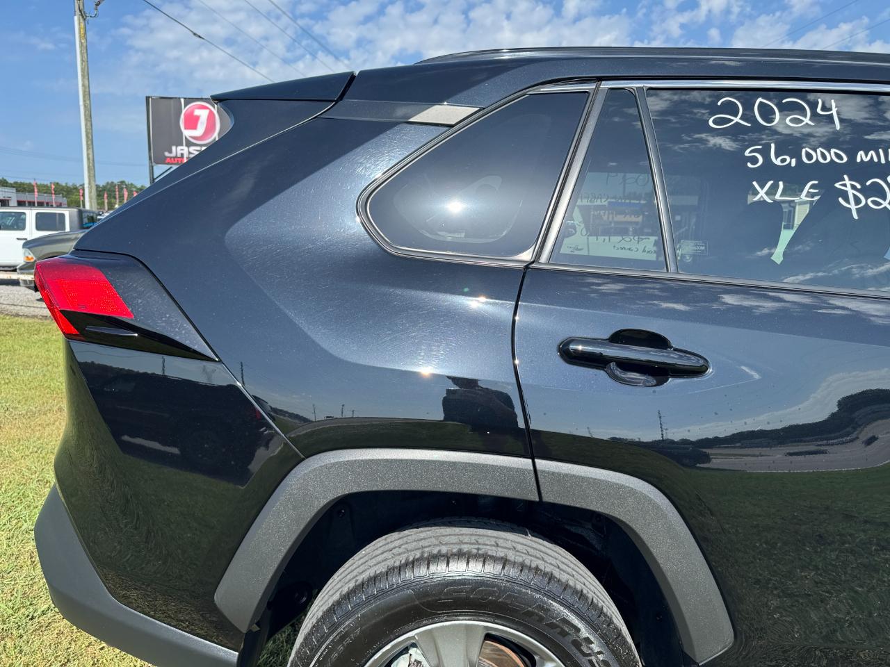 Toyota RAV4 XLE 2024