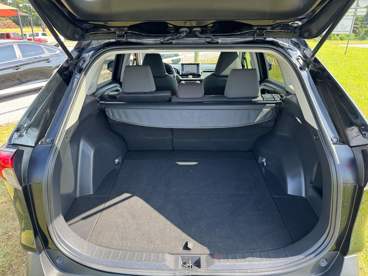 Toyota RAV4 XLE 2024