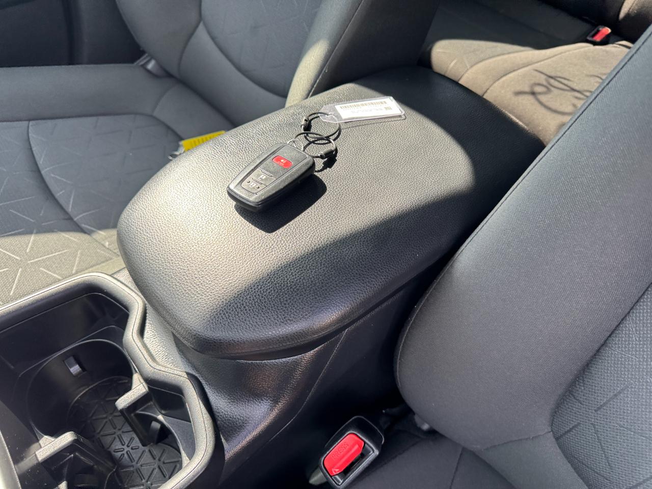 Toyota RAV4 XLE 2024